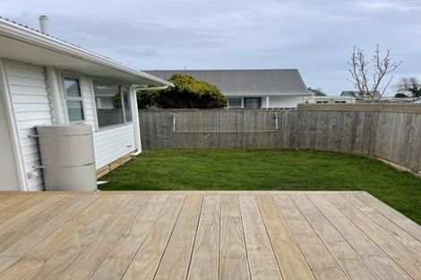 Photo of property in 102 Ryder Crescent, Levin, 5510