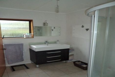 Photo of property in 130 Cliff View Drive, Green Bay, Auckland, 0604