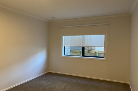 Photo of property in 5b Grumman Lane, Newlands, Wellington, 6037