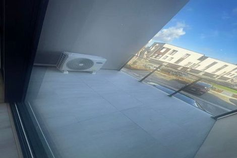 Photo of property in 3 Lemon Tree Lane, Flat Bush, Auckland, 2019