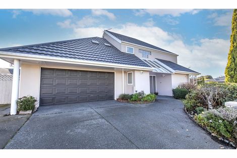 Photo of property in 2 Hatfield Place, Avonhead, Christchurch, 8042