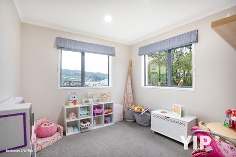 Photo of property in 140 Woodman Drive, Tawa, Wellington, 5028