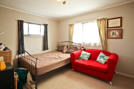 Photo of property in 2/17 Raeben Avenue, Hillcrest, Auckland, 0627
