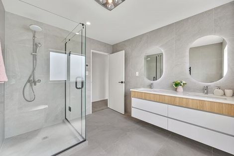 Photo of property in 70 Kaipara Portage Road, Riverhead, 0820