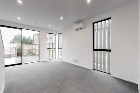 Photo of property in 62u7 Spenmoor Street, Newlands, Wellington, 6037