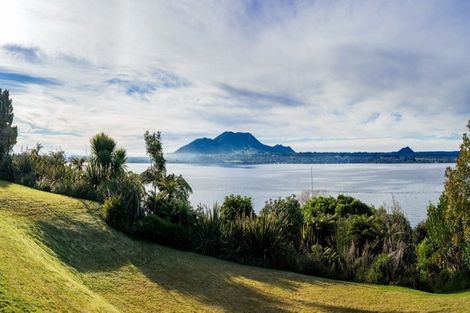 Photo of property in 19 Te Kopua Street, Acacia Bay, Taupo, 3330