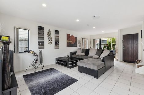 Photo of property in 33/22 Northcross Drive, Oteha, Auckland, 0632