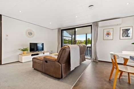 Photo of property in 2/22 Starforth Place, Henderson, Auckland, 0612