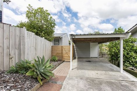 Photo of property in 10 Oreil Avenue, West Harbour, Auckland, 0618