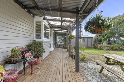 Photo of property in 71 Mountain Road, Sentry Hill, New Plymouth, 4373