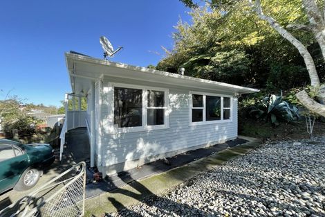 Photo of property in 3 Gahagan Way, Newlands, Wellington, 6037