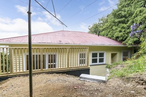 Photo of property in 33 Garden Road, Northland, Wellington, 6012