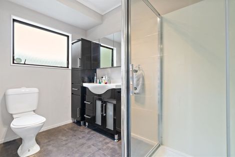 Photo of property in 8 Skybird Place, Glen Eden, Auckland, 0602