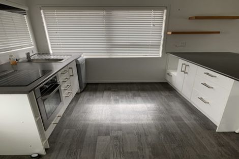 Photo of property in 1/11 Ballater Place, Highland Park, Auckland, 2010