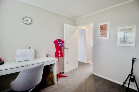 Photo of property in 2a Taipari Road, Te Atatu Peninsula, Auckland, 0610