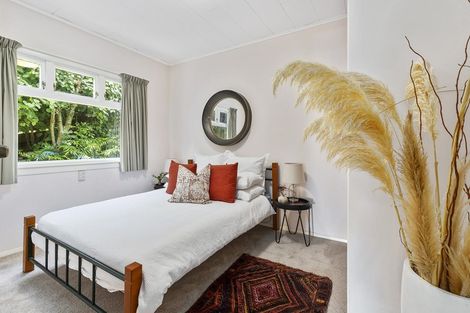 Photo of property in 25 Tai Paku Paku Road, Karaka Bays, Wellington, 6022