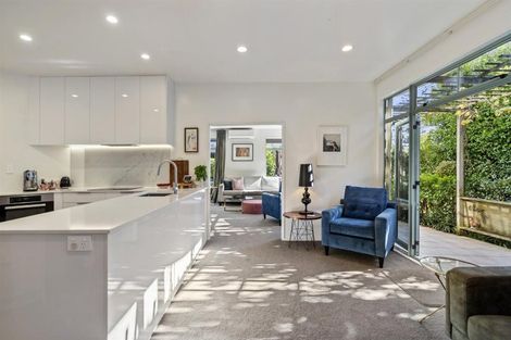 Photo of property in 2/110 Aberdeen Road, Campbells Bay, Auckland, 0620