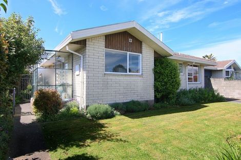 Photo of property in 18 Sawtell Place, Northcote, Christchurch, 8052