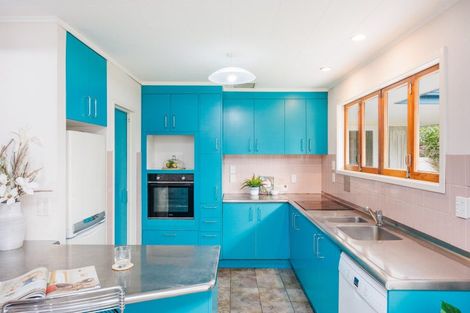 Photo of property in 17 Chilton Grove, Hokowhitu, Palmerston North, 4410