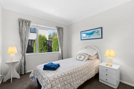 Photo of property in 6 Lakebridge Place, Parklands, Christchurch, 8083