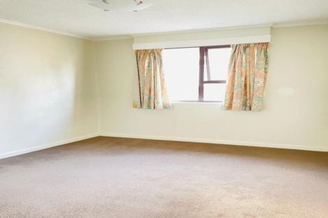 Photo of property in 9 Humphrey Kemp Avenue, Henderson, Auckland, 0612