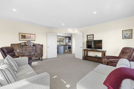 Photo of property in 6 Ash Place, Whalers Gate, New Plymouth, 4310