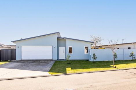 Photo of property in 5 Waitaki Way, Poraiti, Napier, 4112