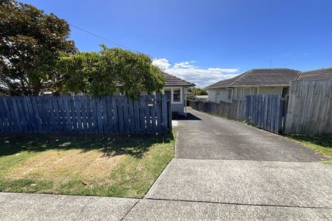 Photo of property in 4 Paton Avenue, Te Atatu South, Auckland, 0610