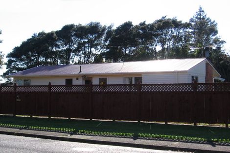 Photo of property in 2 Paewai Road, Glen Eden, Auckland, 0602