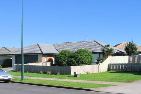 Photo of property in 10 Frank Bunce Grove, Flat Bush, Auckland, 2019