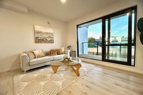 Photo of property in 11 Kayle Glen, West Harbour, Auckland, 0618
