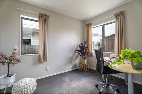 Photo of property in 213 Mark Avenue, Grenada Village, Wellington, 6037