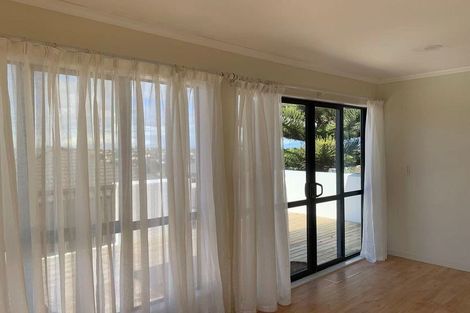 Photo of property in 3 Coventry Way, Long Bay, Auckland, 0630