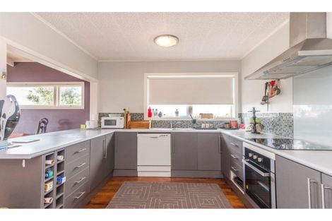 Photo of property in 7 Clayburn Road, Glen Eden, Auckland, 0602
