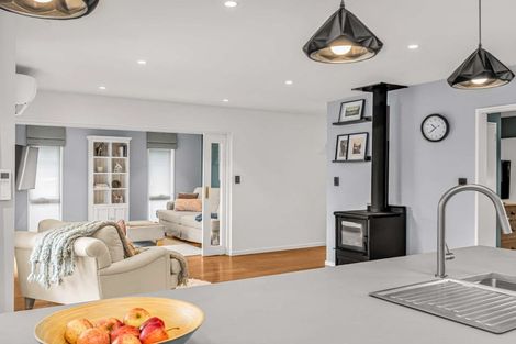 Photo of property in 33 Tara Crescent, Woodend, 7610