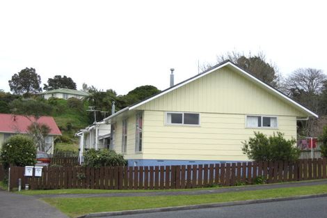 Photo of property in 89 Riversdale Drive, Merrilands, New Plymouth, 4312