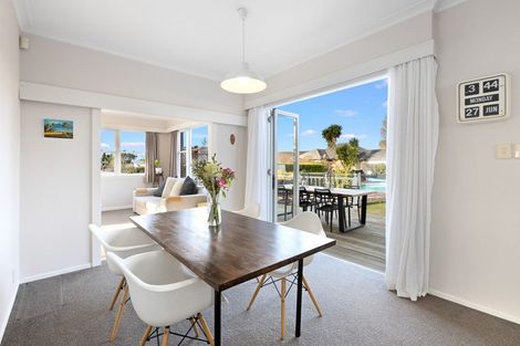 Photo of property in 5 Humphrey Kemp Avenue, Henderson, Auckland, 0612