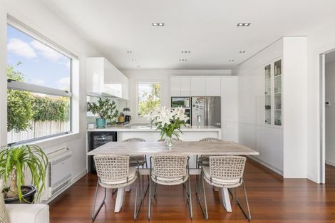 Photo of property in 2/51 Beach Road, Mellons Bay, Auckland, 2014
