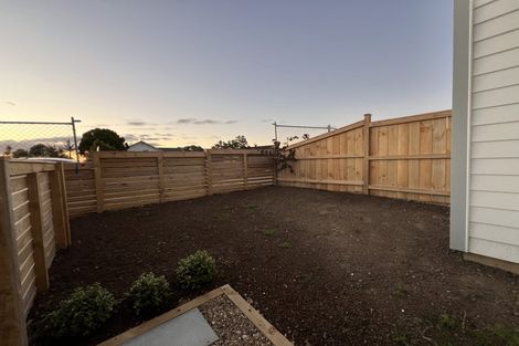 Photo of property in 130 Bradbury Road, Botany Downs, Auckland, 2010