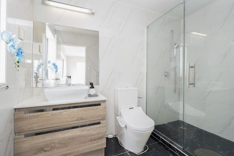 Photo of property in 79 San Valentino Drive, Henderson, Auckland, 0612