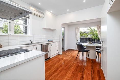 Photo of property in 58 Wilsons Road, Saint Martins, Christchurch, 8022