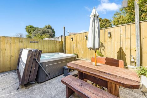 Photo of property in 33 Gala Place, Henderson, Auckland, 0612