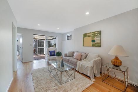 Photo of property in 116 Keri Vista Rise, Papakura, 2110