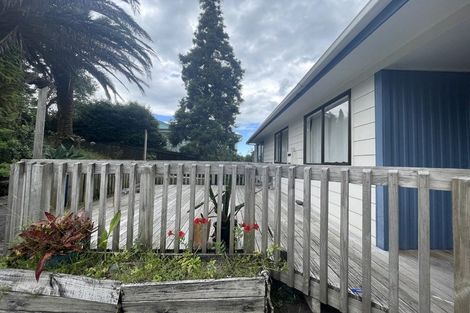 Photo of property in 10 Magdalen Place, West Harbour, Auckland, 0618