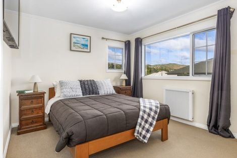 Photo of property in 7 Tararua Close, Aotea, Porirua, 5024
