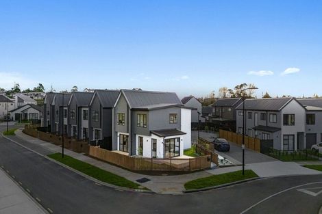 Photo of property in 13 Resnik Crescent, Kumeu, 0810