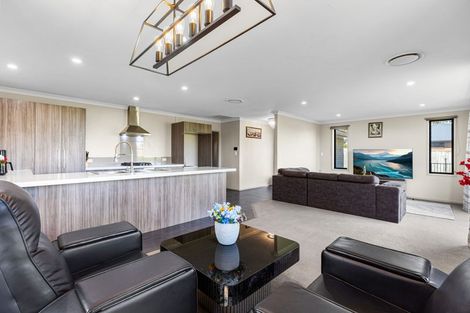 Photo of property in 8 Ballintoy Park Drive, Welcome Bay, Tauranga, 3175