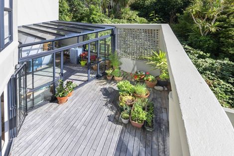 Photo of property in 79u2 Grafton Road, Roseneath, Wellington, 6011