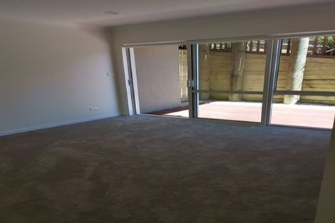 Photo of property in 16 Para Close, Fairview Heights, Auckland, 0632