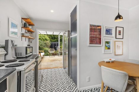 Photo of property in 65 Airlie Road, Plimmerton, Porirua, 5026